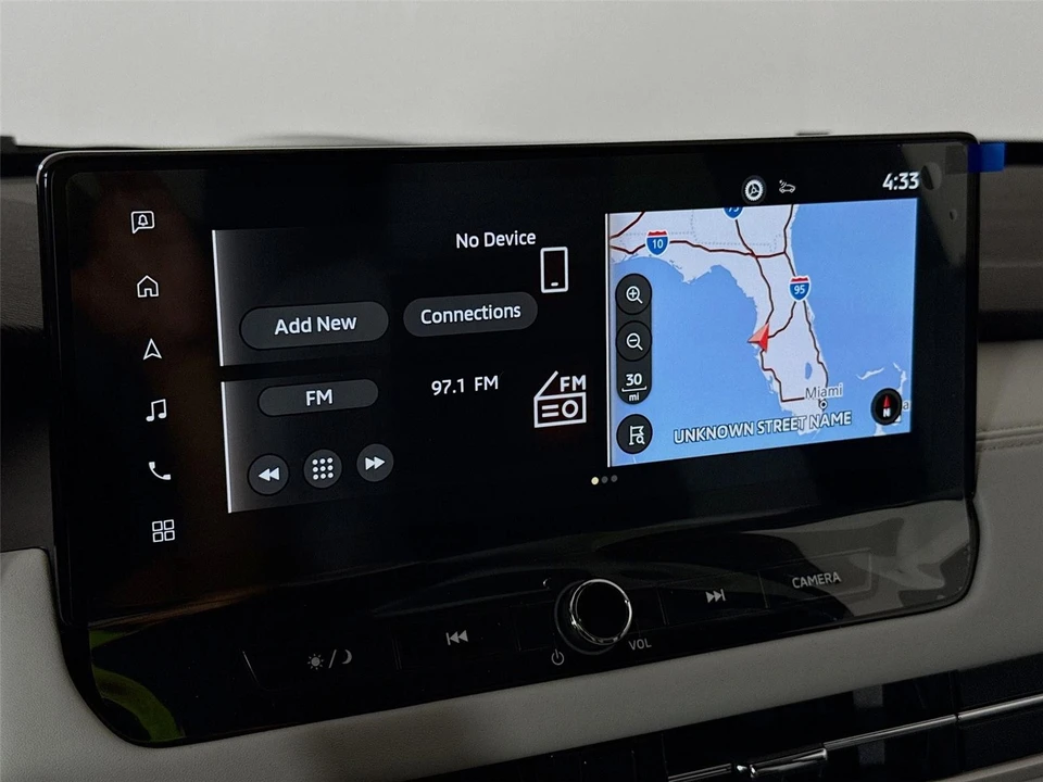 2025 Mitsubishi Outlander - Image 15 of 21