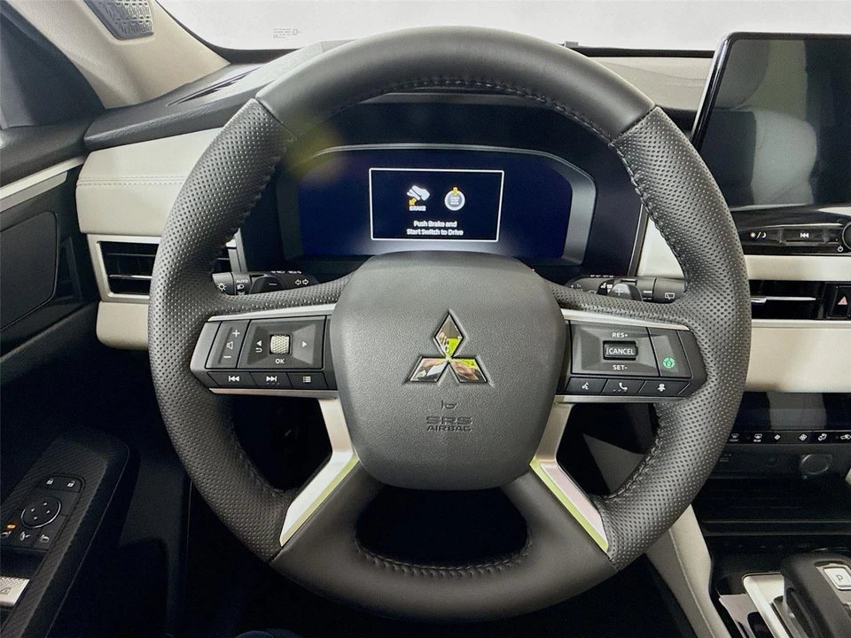 2025 Mitsubishi Outlander - Image 11 of 21