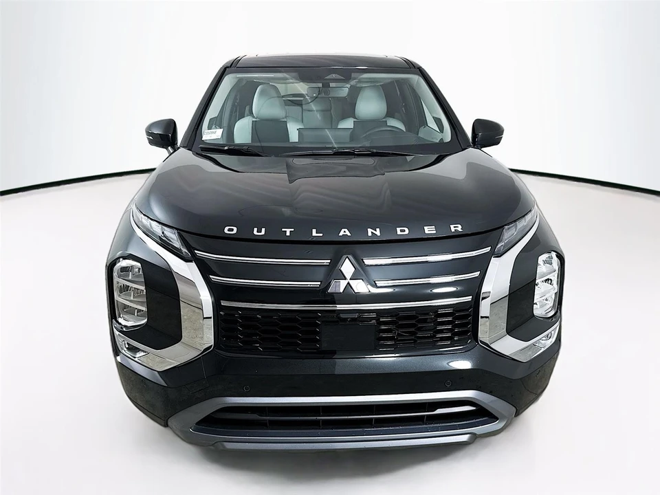 2025 Mitsubishi Outlander - Image 2 of 21