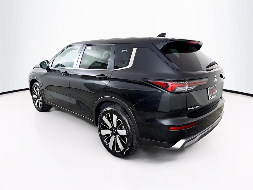 2025 Mitsubishi Outlander - Image 5 of 21