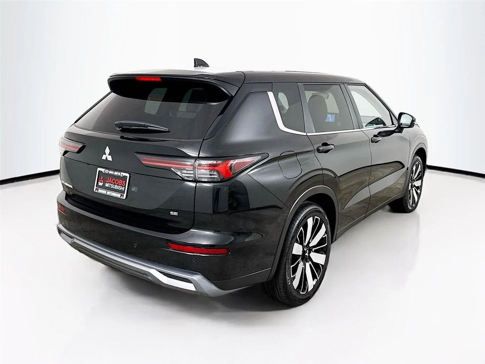 2025 Mitsubishi Outlander - Image 7 of 21