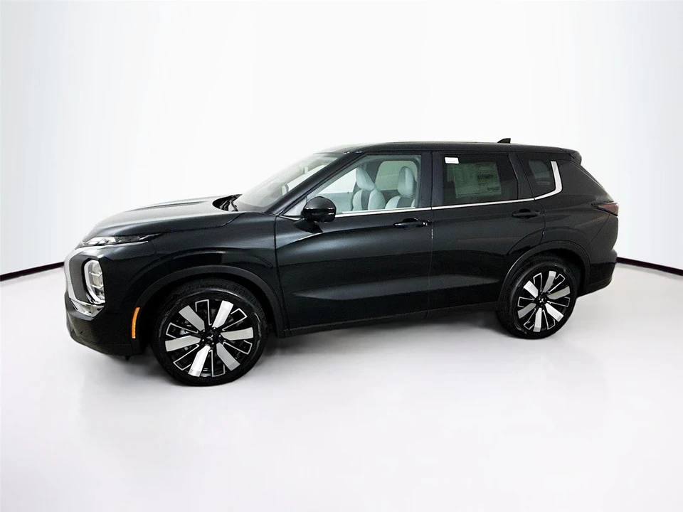 2025 Mitsubishi Outlander - Image 4 of 21