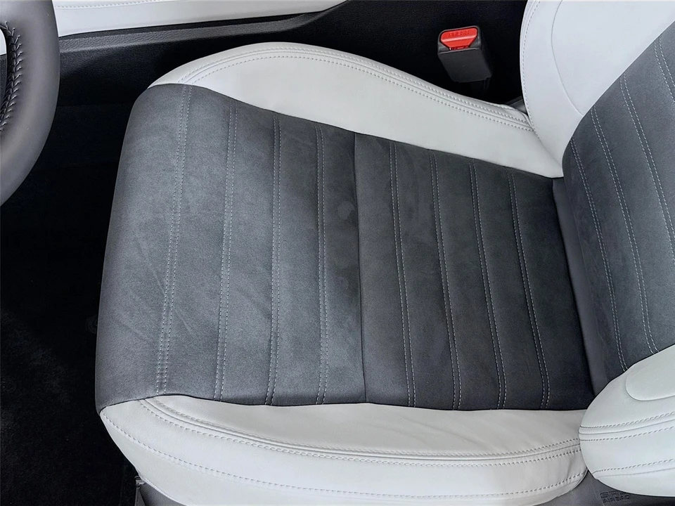 2025 Mitsubishi Outlander - Image 20 of 21