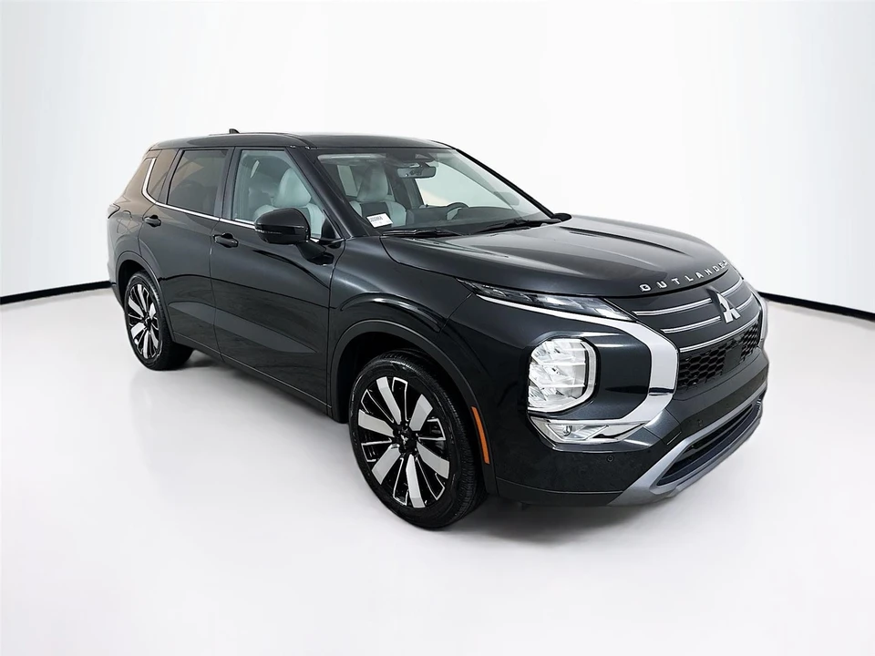 2025 Mitsubishi Outlander - Image 3 of 21