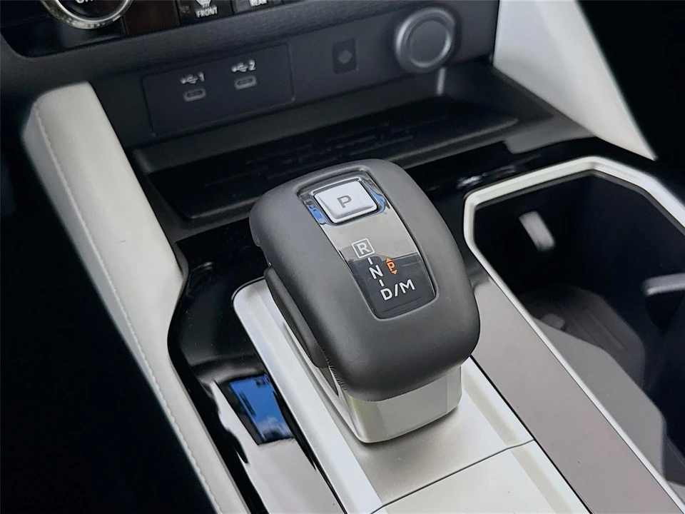 2025 Mitsubishi Outlander - Image 17 of 21
