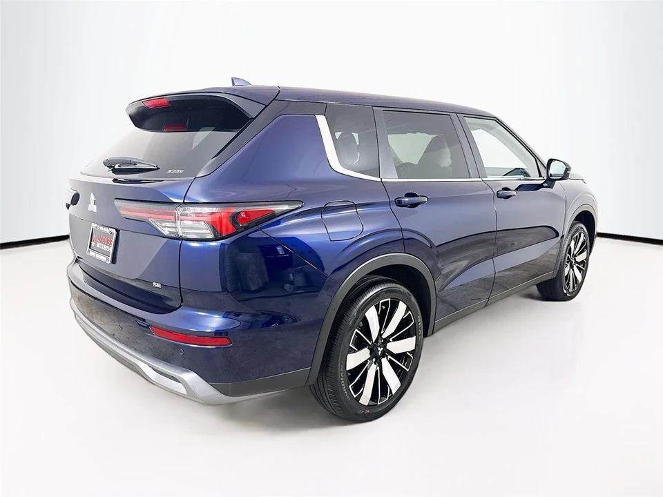 2025 Mitsubishi Outlander - Image 7 of 21