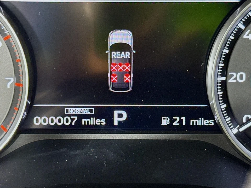 2025 Mitsubishi Outlander - Image 11 of 21