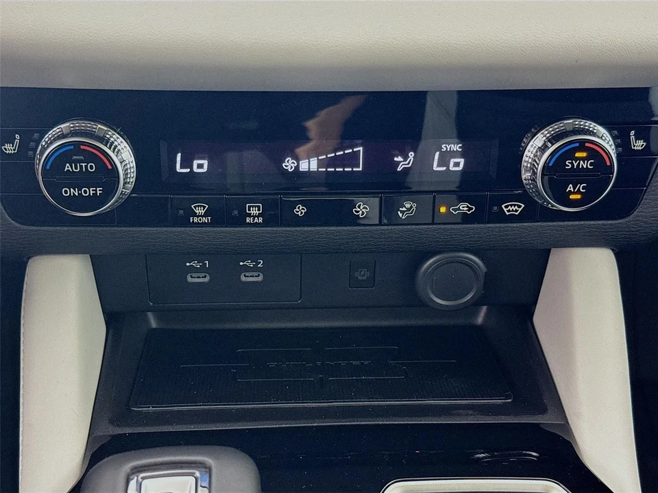 2025 Mitsubishi Outlander - Image 15 of 21