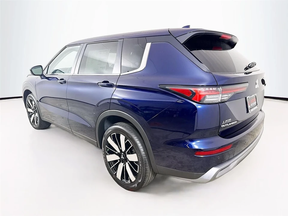 2025 Mitsubishi Outlander - Image 5 of 21