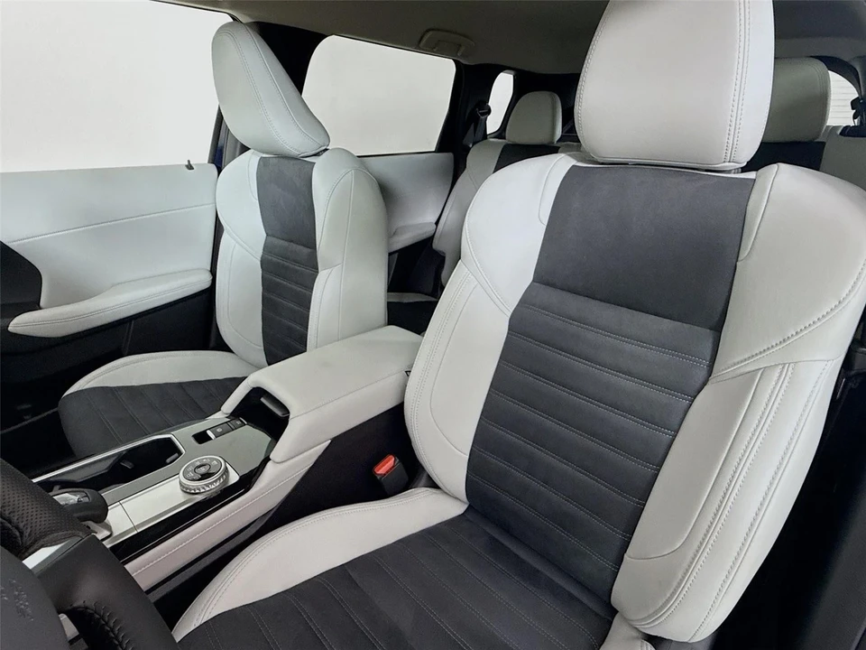 2025 Mitsubishi Outlander - Image 20 of 21