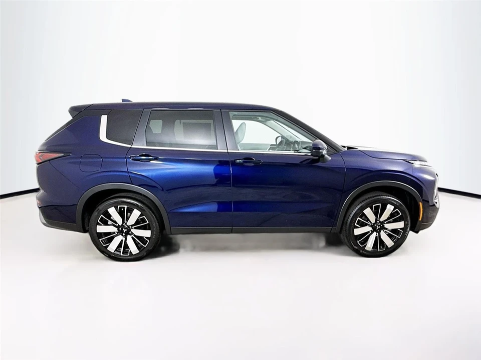2025 Mitsubishi Outlander - Image 8 of 21