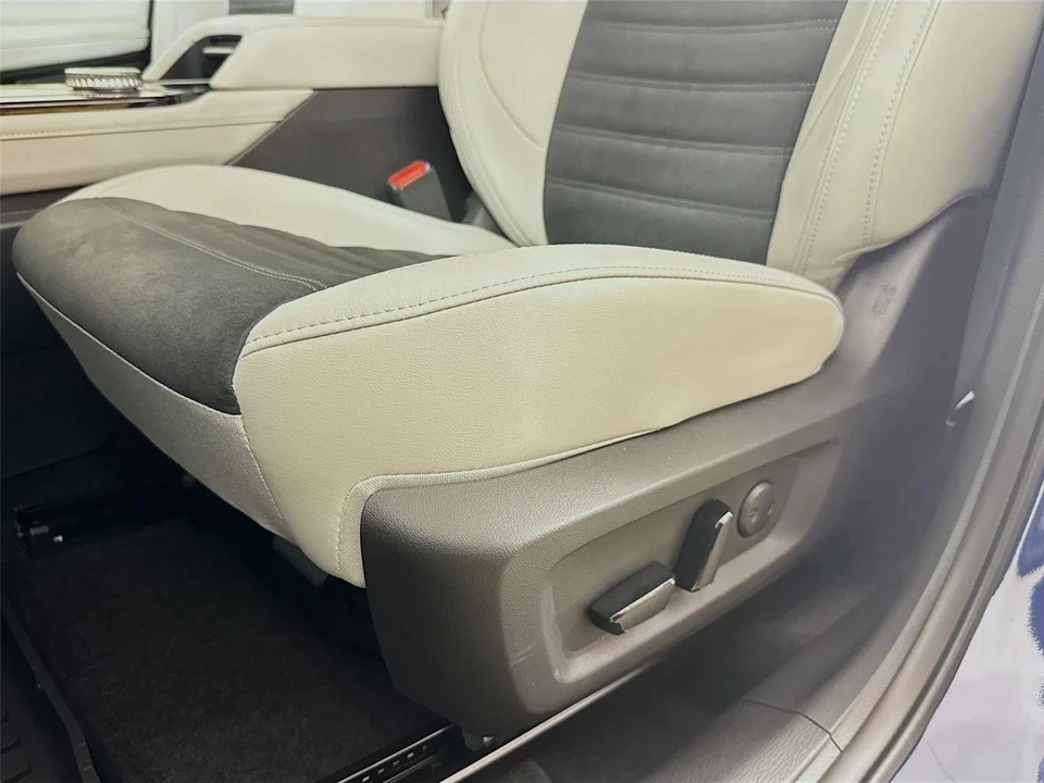 2025 Mitsubishi Outlander - Image 19 of 21