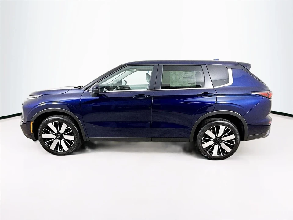 2025 Mitsubishi Outlander - Image 4 of 21