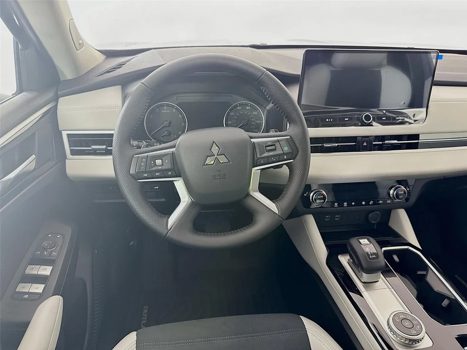 2025 Mitsubishi Outlander - Image 21 of 21