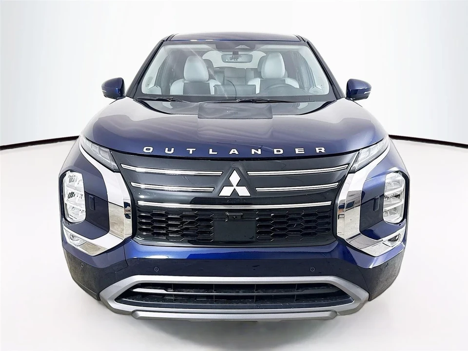2025 Mitsubishi Outlander - Image 2 of 21