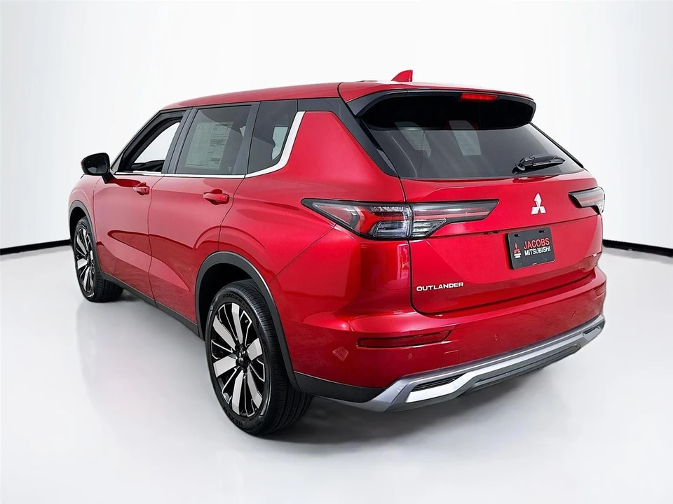 2025 Mitsubishi Outlander - Image 5 of 21