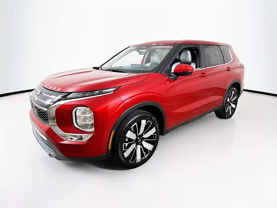 2025 Mitsubishi Outlander - Image 3 of 21