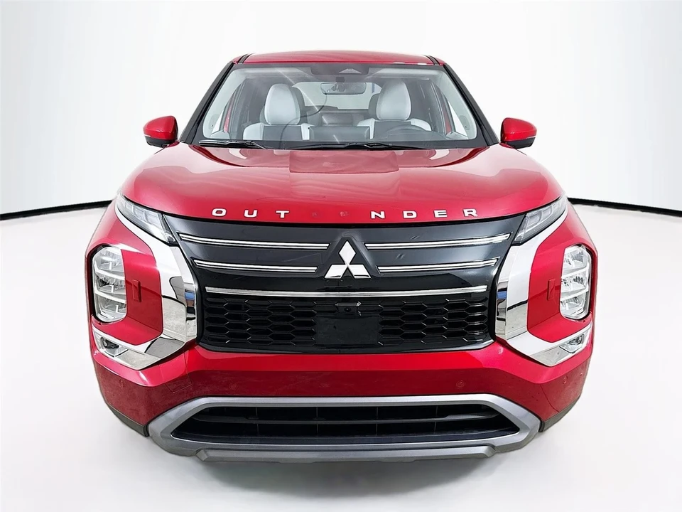 2025 Mitsubishi Outlander - Image 2 of 21