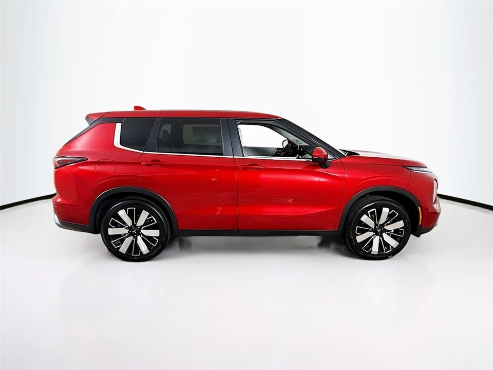 2025 Mitsubishi Outlander - Image 8 of 21