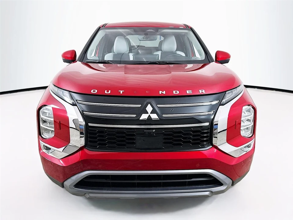 2025 Mitsubishi Outlander - Image 2 of 21