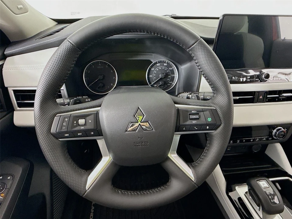 2025 Mitsubishi Outlander - Image 10 of 21