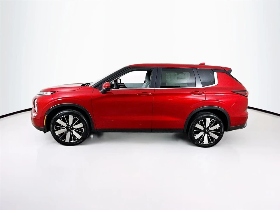2025 Mitsubishi Outlander - Image 4 of 21