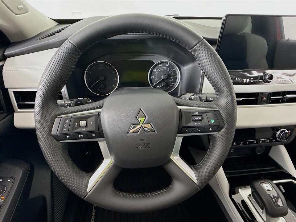 2025 Mitsubishi Outlander - Image 10 of 21