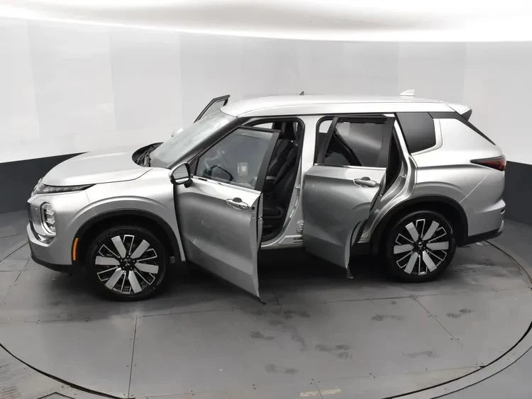 2025 Mitsubishi Outlander - Image 7 of 12