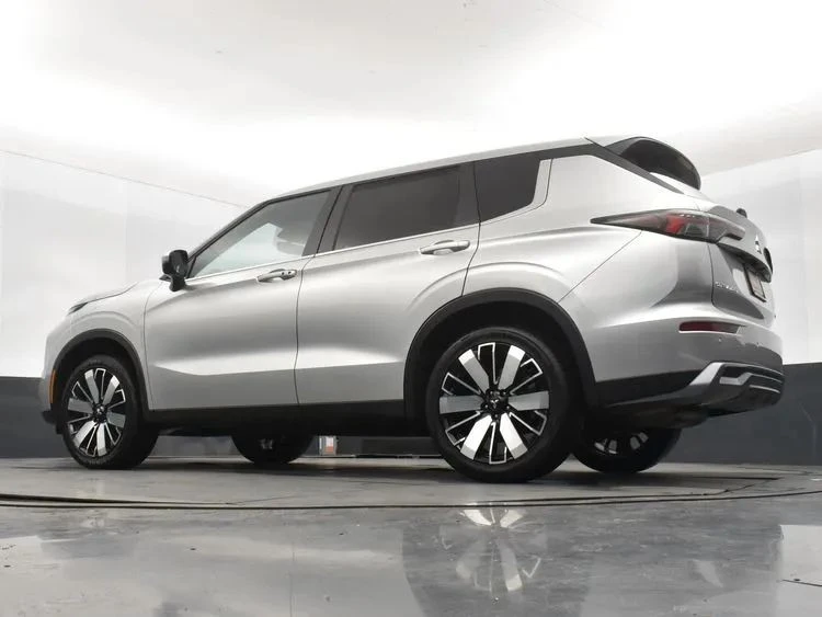2025 Mitsubishi Outlander - Image 12 of 12