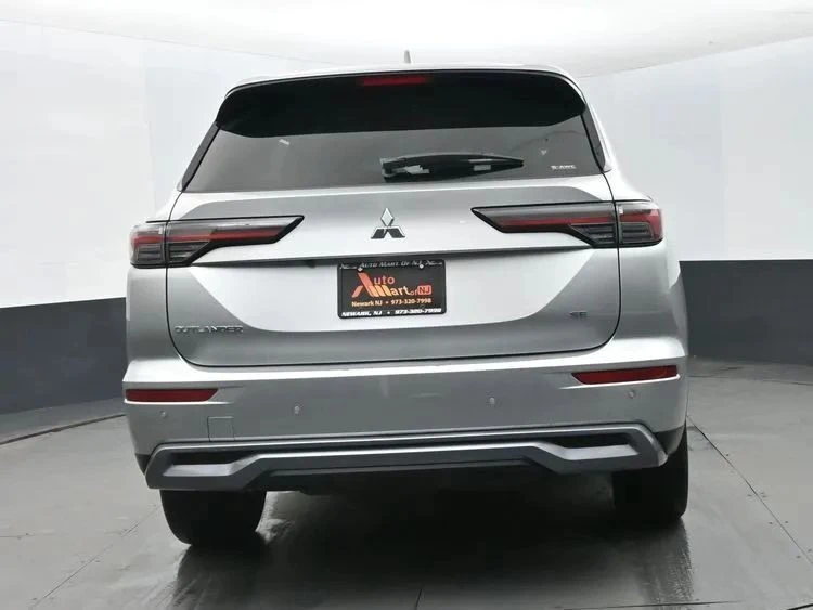 2025 Mitsubishi Outlander - Image 8 of 12