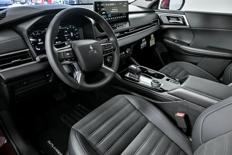 2025 Mitsubishi Outlander - Image 12 of 21