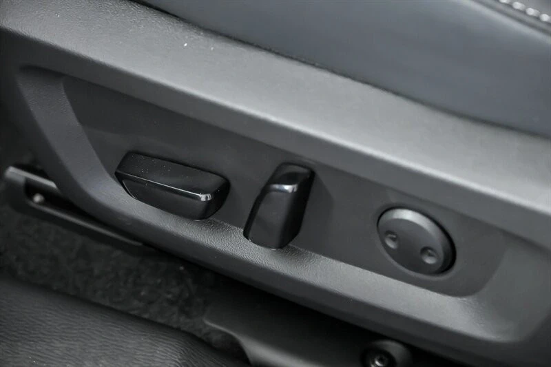 2025 Mitsubishi Outlander - Image 17 of 21