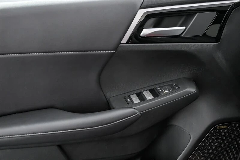 2025 Mitsubishi Outlander - Image 11 of 21