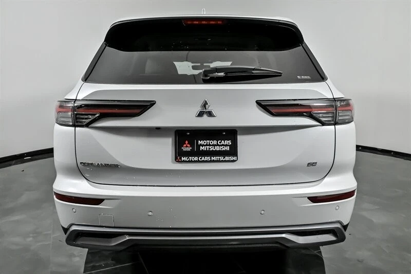 2025 Mitsubishi Outlander - Image 8 of 21
