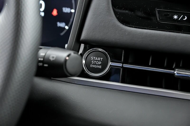 2025 Mitsubishi Outlander - Image 19 of 21
