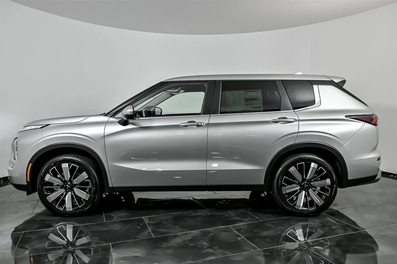 2025 Mitsubishi Outlander - Image 6 of 21