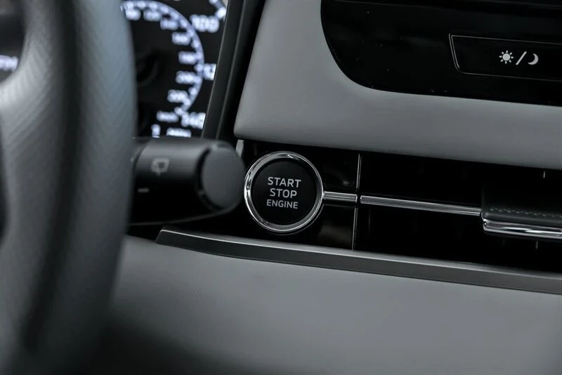 2025 Mitsubishi Outlander - Image 19 of 21