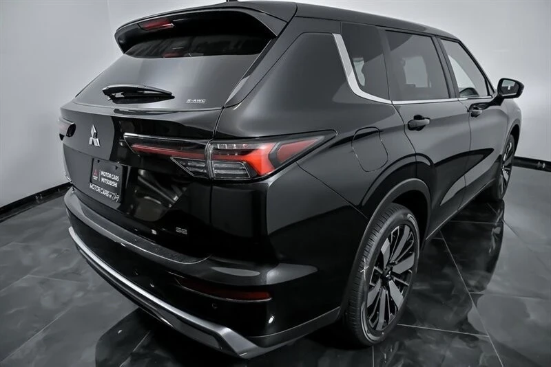 2025 Mitsubishi Outlander - Image 8 of 21