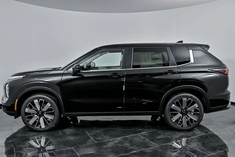 2025 Mitsubishi Outlander - Image 6 of 21
