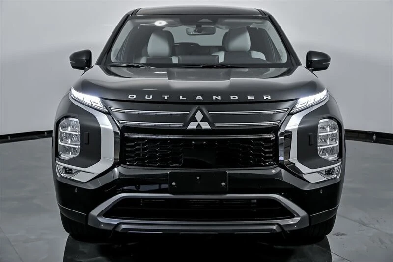 2025 Mitsubishi Outlander - Image 4 of 21
