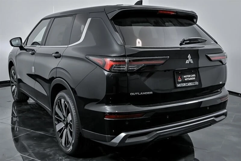 2025 Mitsubishi Outlander - Image 7 of 21