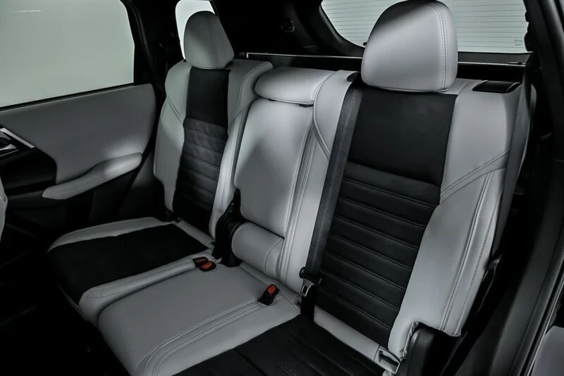 2025 Mitsubishi Outlander - Image 15 of 21