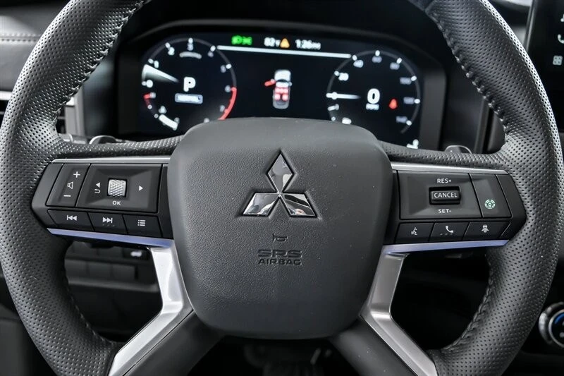 2025 Mitsubishi Outlander - Image 18 of 21