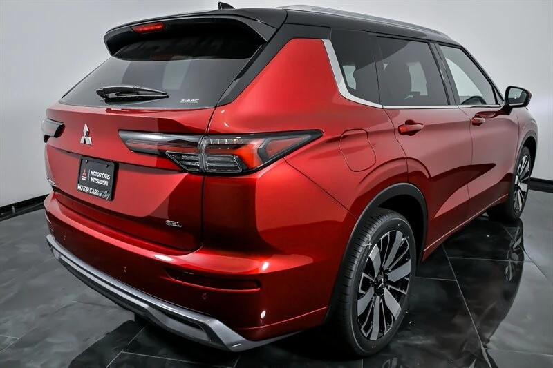 2025 Mitsubishi Outlander - Image 8 of 24