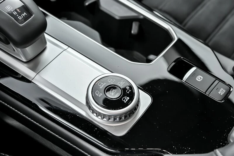 2025 Mitsubishi Outlander - Image 23 of 24