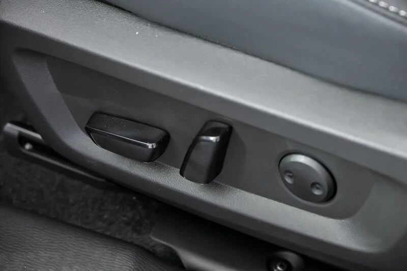 2025 Mitsubishi Outlander - Image 18 of 21