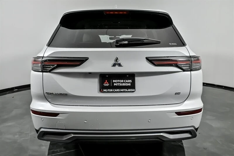 2025 Mitsubishi Outlander - Image 8 of 21