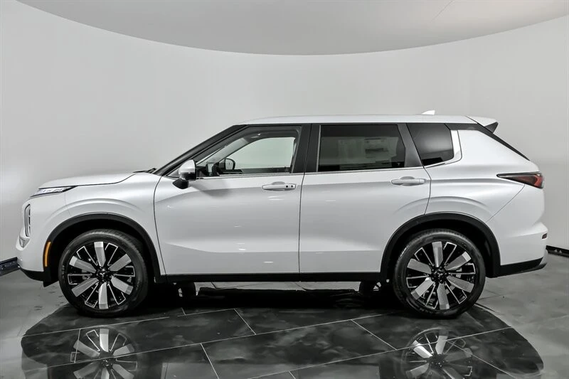 2025 Mitsubishi Outlander - Image 6 of 21