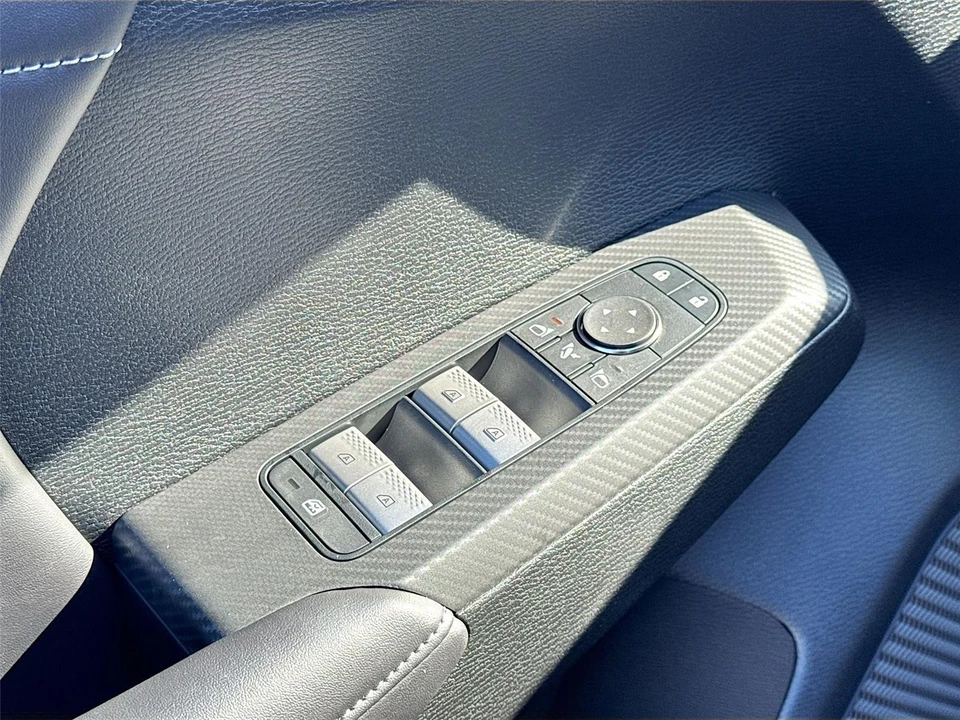 2025 Mitsubishi Outlander - Image 18 of 21