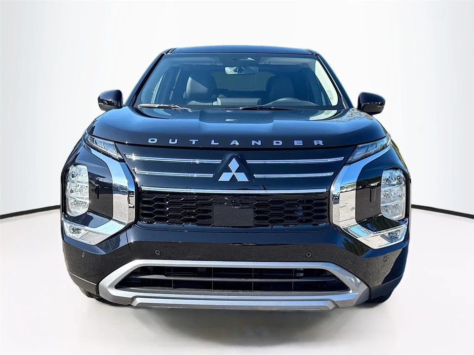 2025 Mitsubishi Outlander - Image 2 of 21